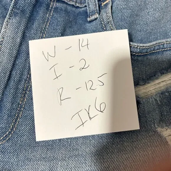 NEW Hollister Ultra High Rise‎ 2" Cut-Off Vintage Short 5  Stretch Ripped Denim - Picture 8 of 8